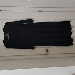 Investments Woman Soft Separates, Size 1X Black Mid-Length Sleeved Dress, EUC